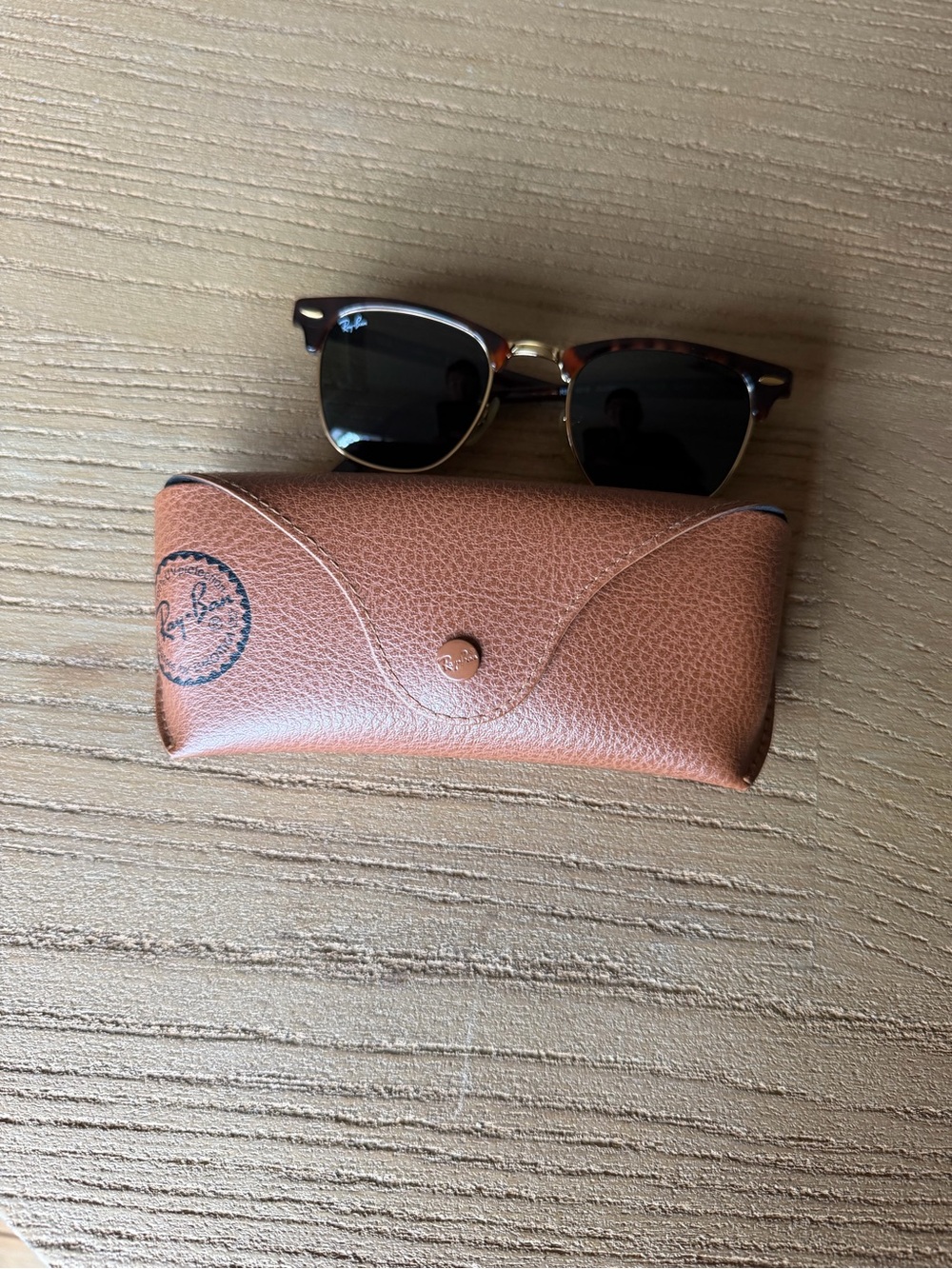 Ray-Ban Men's Clubmaster Sunglasses with Brown Case - Tortoise